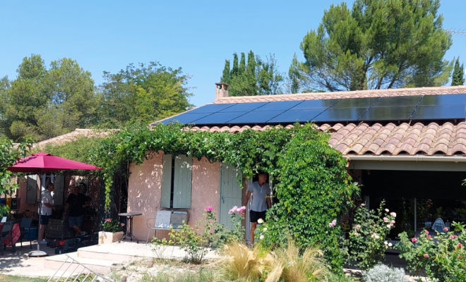 Panneaux photovoltaïques AEG ULTRA BLACK dans le Vaucluse, Jacou, SILICIUM MEDITERRANÉE